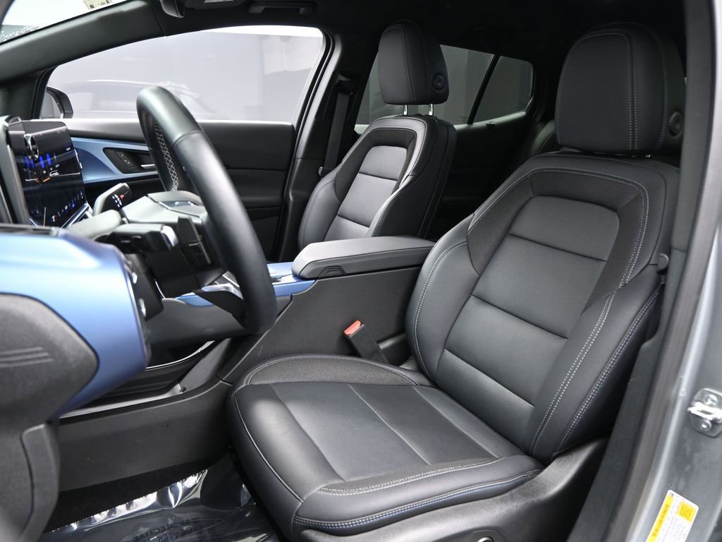 Used 2025 Chevrolet Equinox EV LT w/ Convenience Package image 9