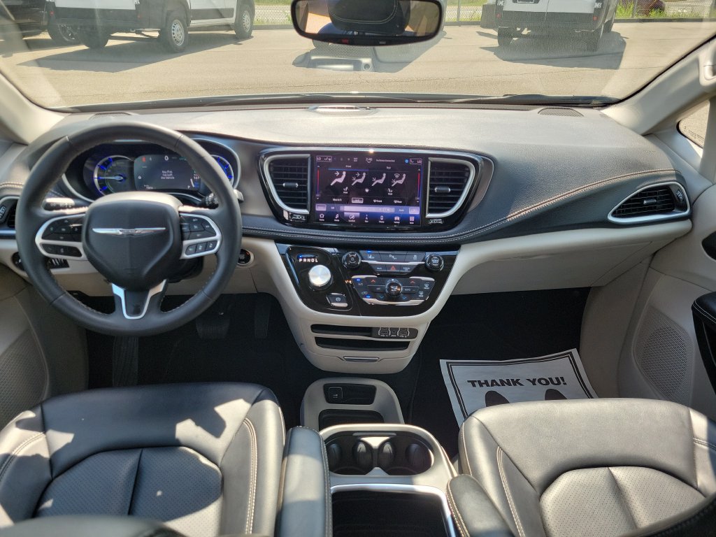 Used 2024 Chrysler Pacifica Limited FWD image 10