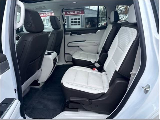 Used 2024 GMC Acadia Denali w/ Super Cruise Package image 22