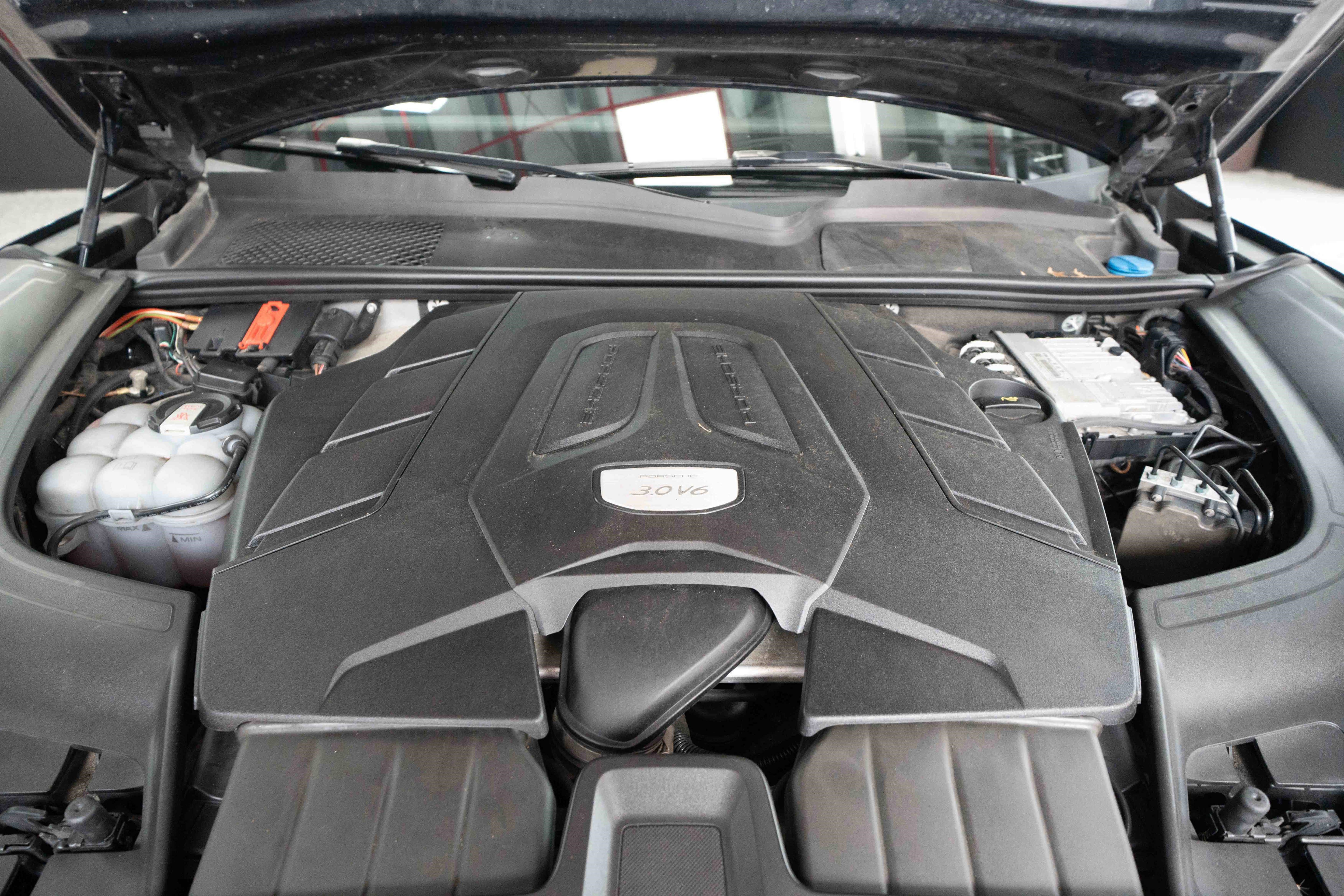 Used 2023 Porsche Cayenne image 32