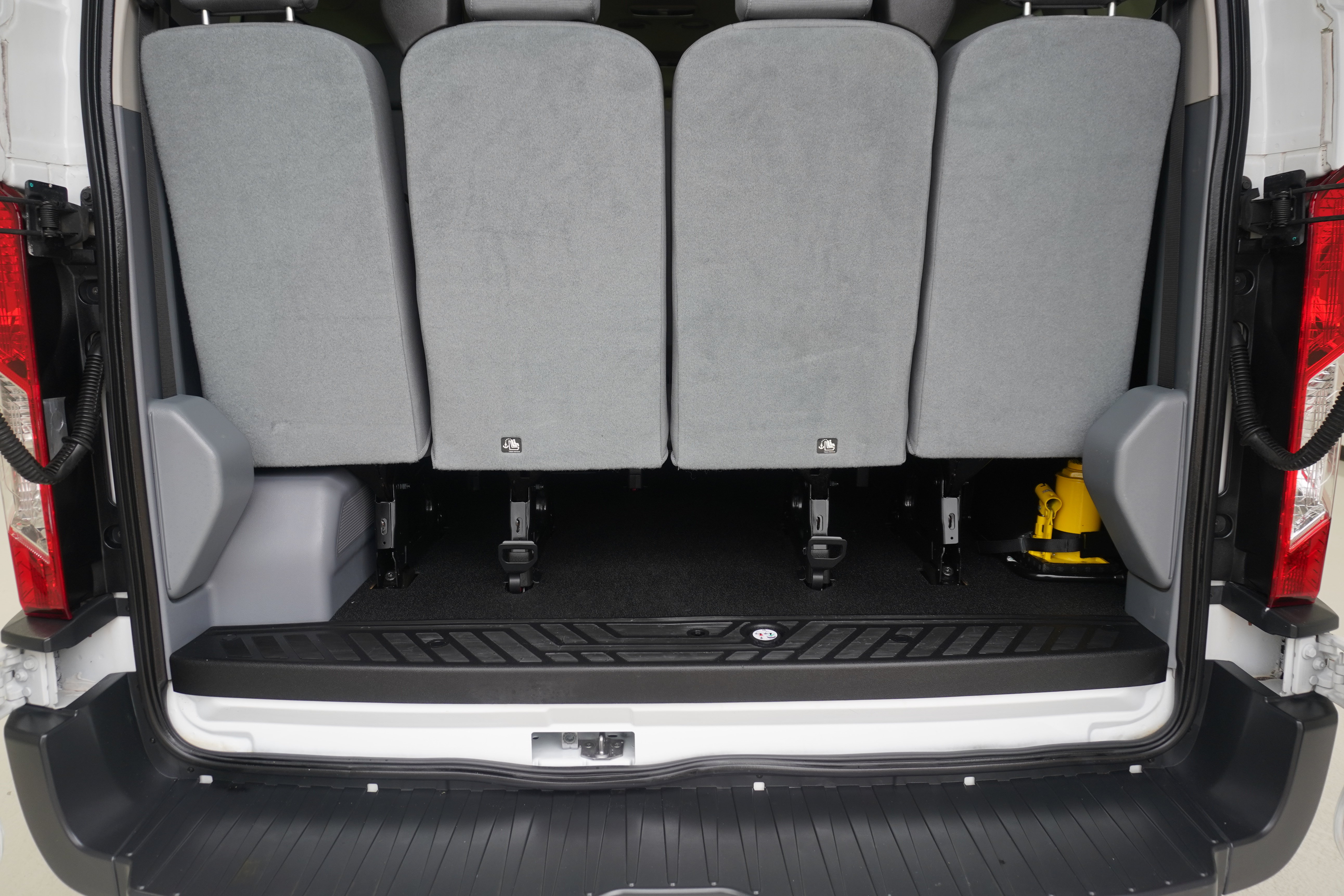Used 2015 Ford Transit 350 XLT RWD image 22