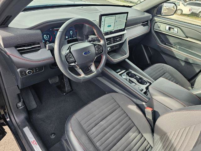 Certified 2025 Ford Explorer ST-Line image 2