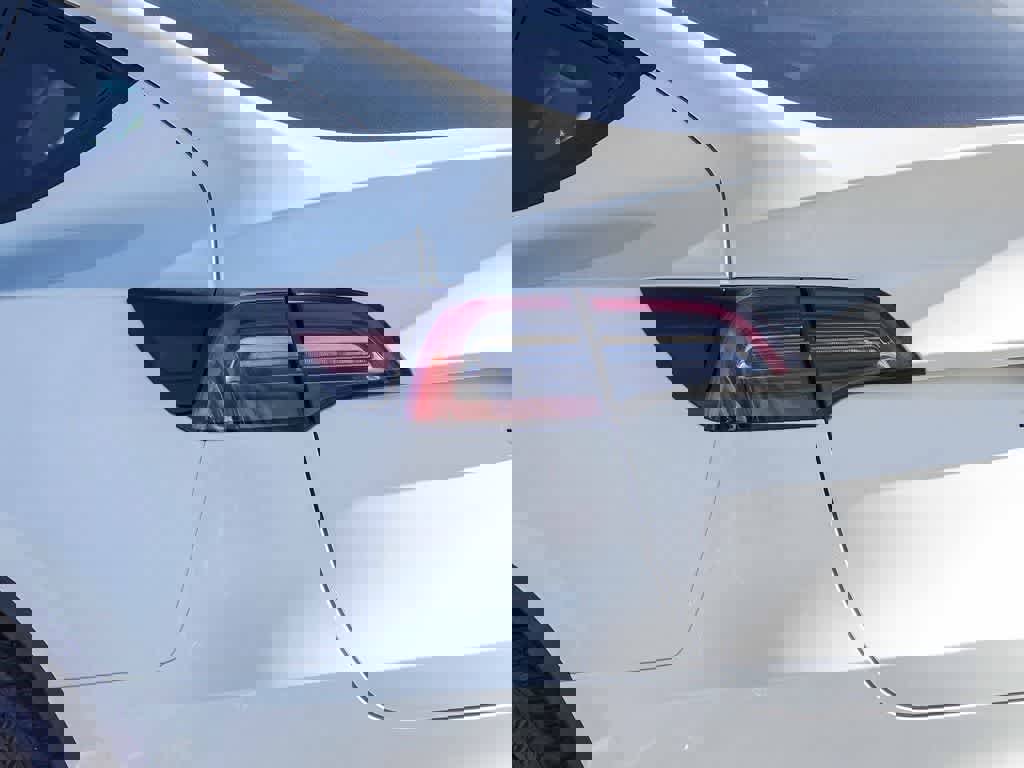 Used 2025 Tesla Model Y Long Range image 7