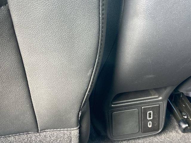 Used 2022 Buick Encore GX Select w/ Sport Touring Package FWD image 16