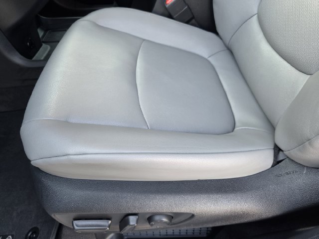 Certified 2025 Toyota Sienna XLE FWD image 21