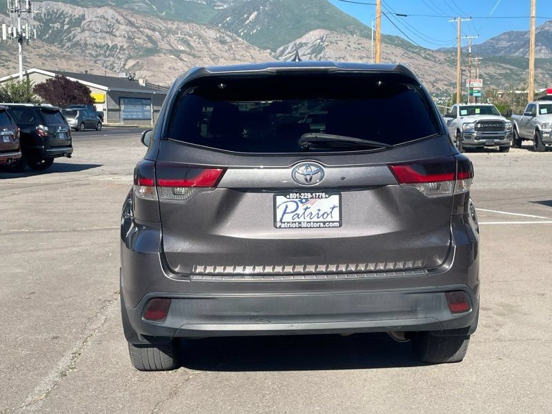 Used 2019 Toyota Highlander Plus w/ Protection Package #3 AWD/4WD image 4