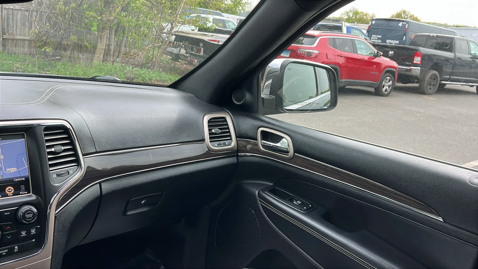 Used 2017 Jeep Grand Cherokee Overland AWD/4WD image 27