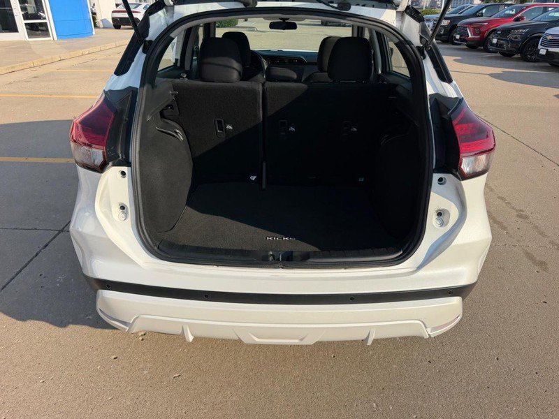 Used 2023 Nissan Kicks SV FWD image 4