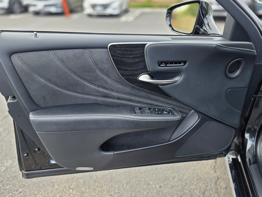 Used 2021 Lexus LS 500 w/ Accessory Package (Z1) RWD image 20