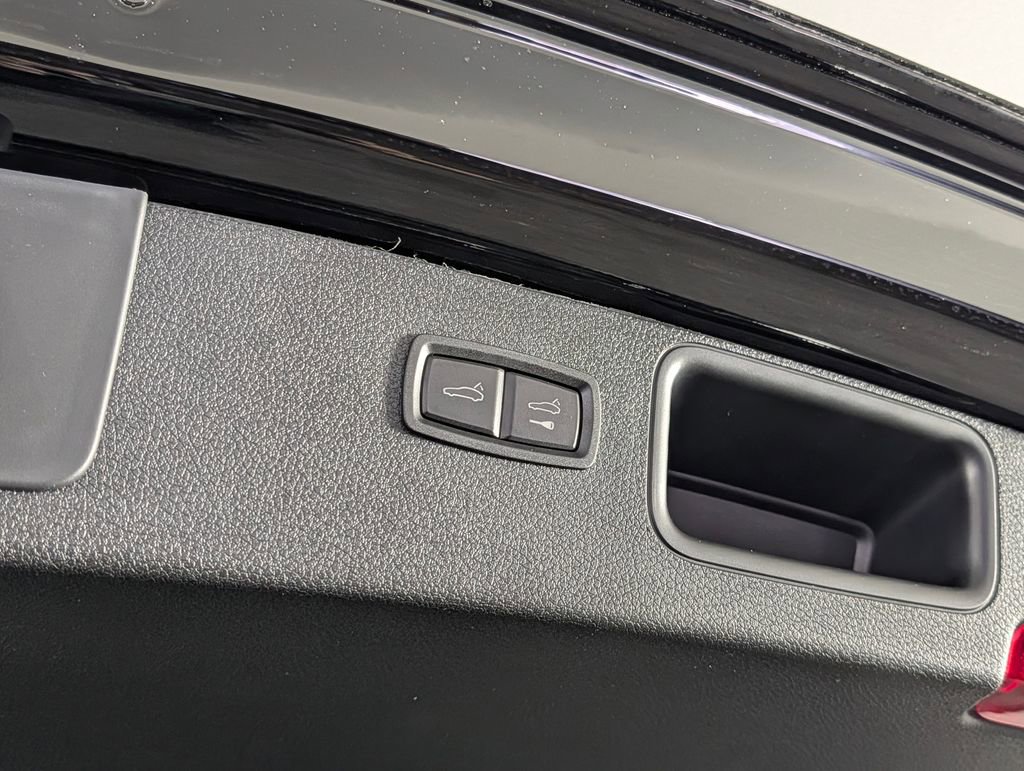 New 2026 Porsche Macan image 18