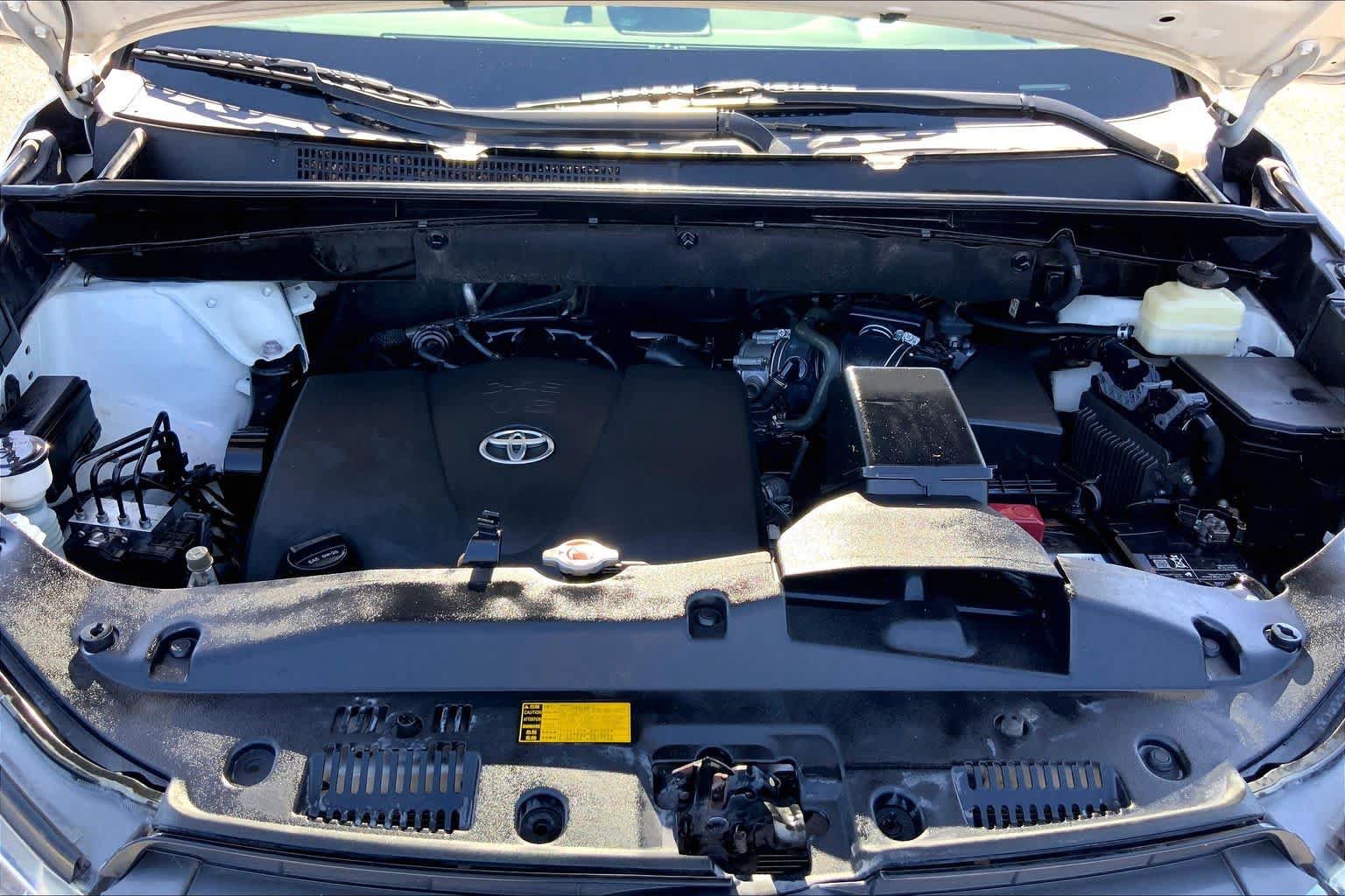Used 2018 Toyota Highlander Limited Platinum FWD image 31