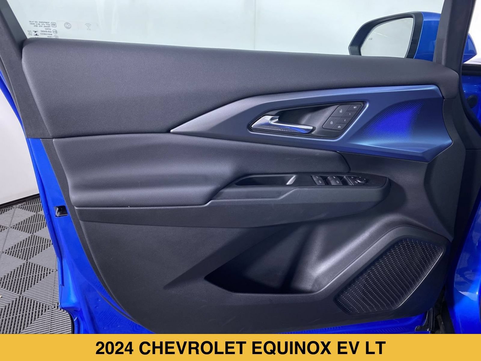 Certified 2024 Chevrolet Equinox EV LT FWD image 11