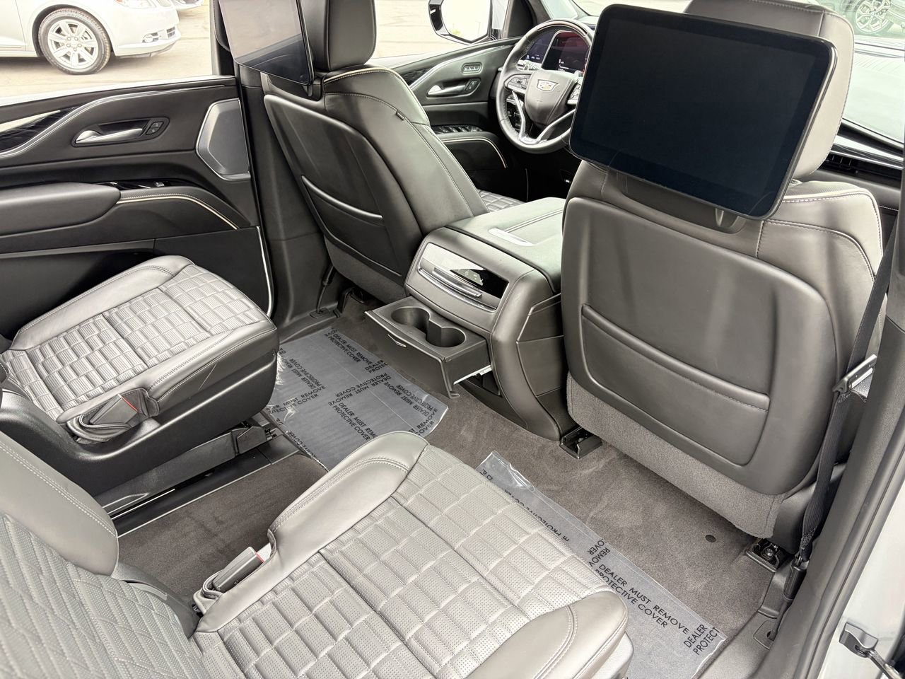 Certified 2024 Cadillac Escalade ESV V w/ Heavy-Duty Trailer Package image 15