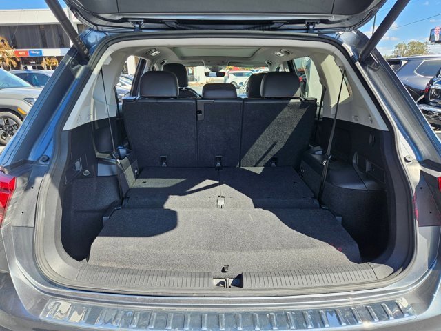 Used 2024 Volkswagen Tiguan Wolfsburg Edition image 26