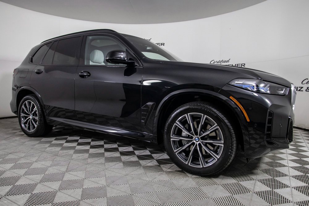 Used 2026 BMW X5 sDrive40i w/ M Sport Package image 3