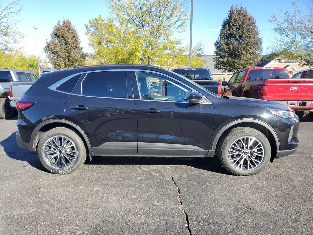 New 2026 Ford Escape SE w/ PHEV Premium Package image 32