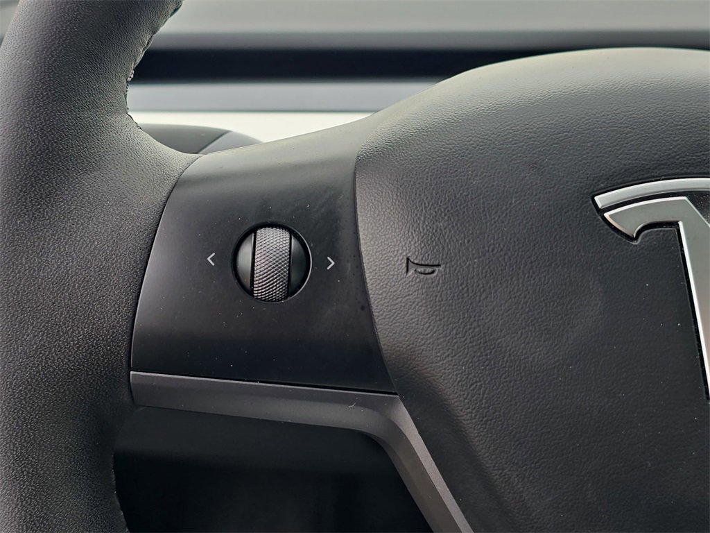 Used 2023 Tesla Model 3 Standard Range image 17