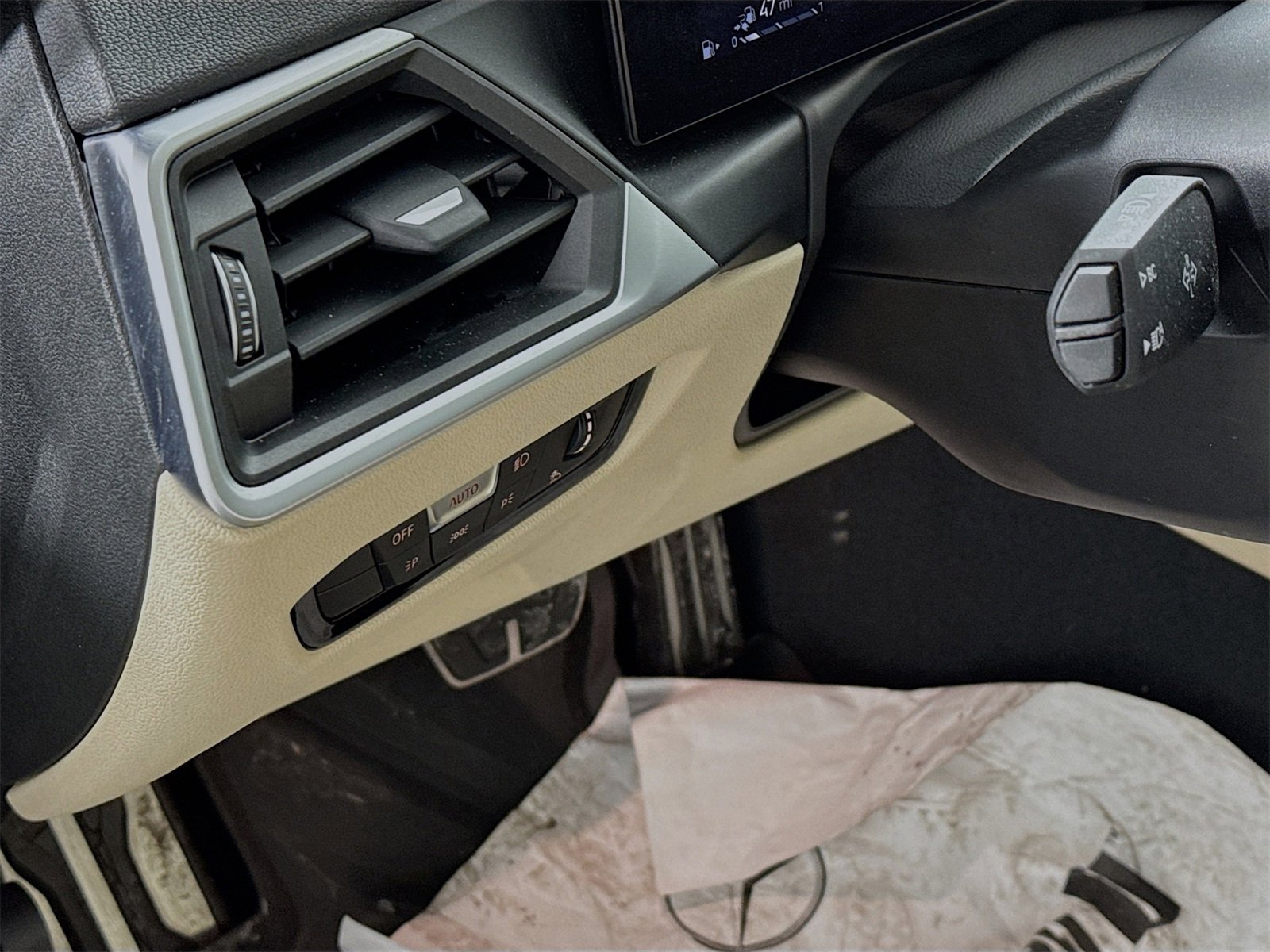 Used 2023 BMW 330e xDrive w/ M Sport Package image 8