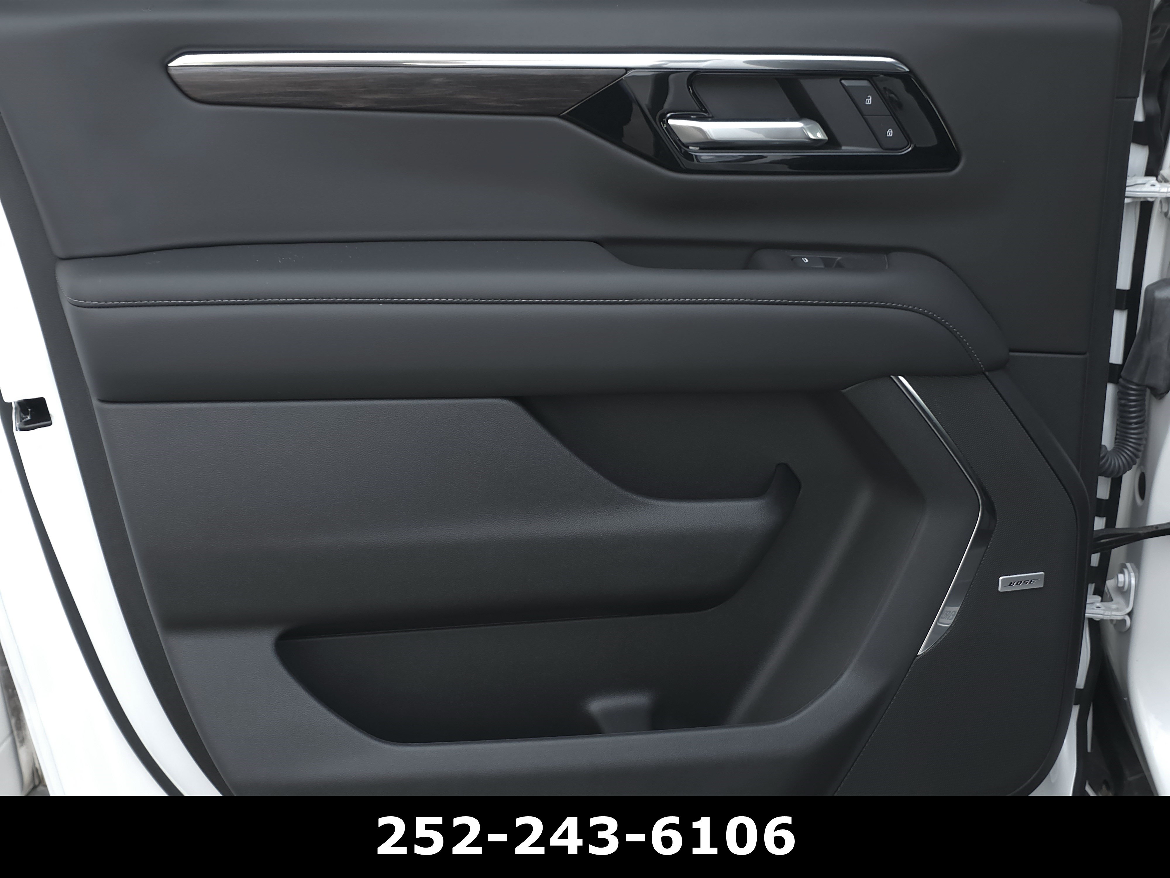 Used 2025 Chevrolet Suburban Z71 w/ Z71 Off-Road Package AWD/4WD image 35