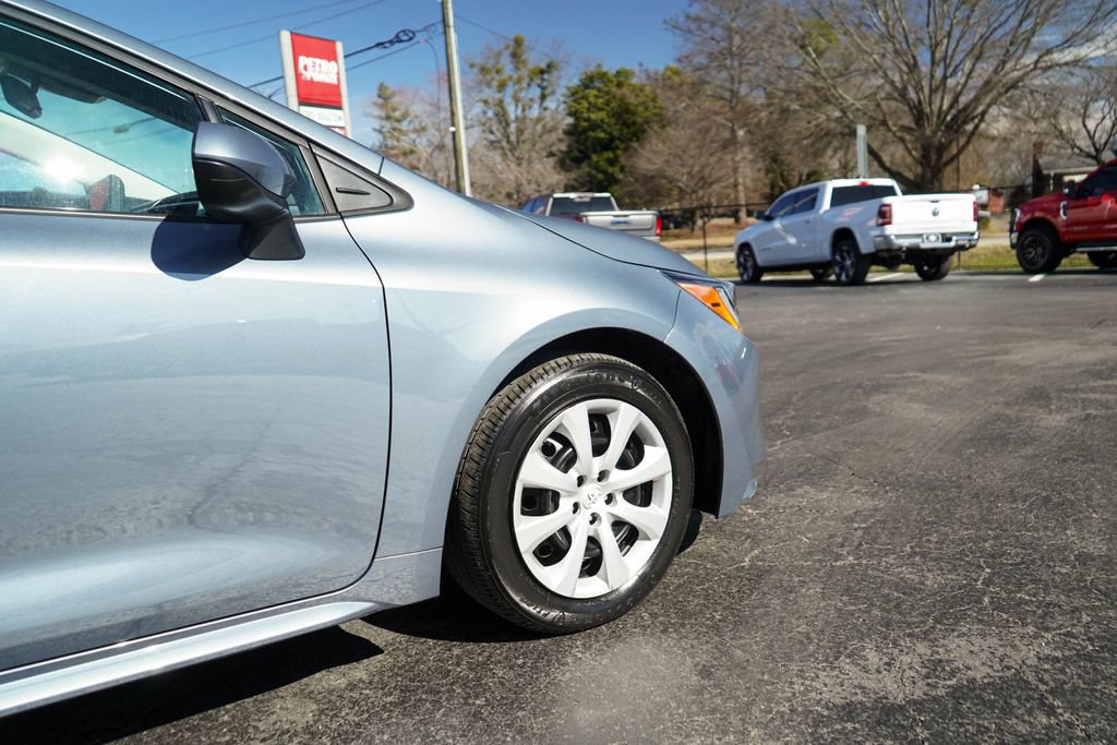Used 2025 Toyota Corolla LE image 11