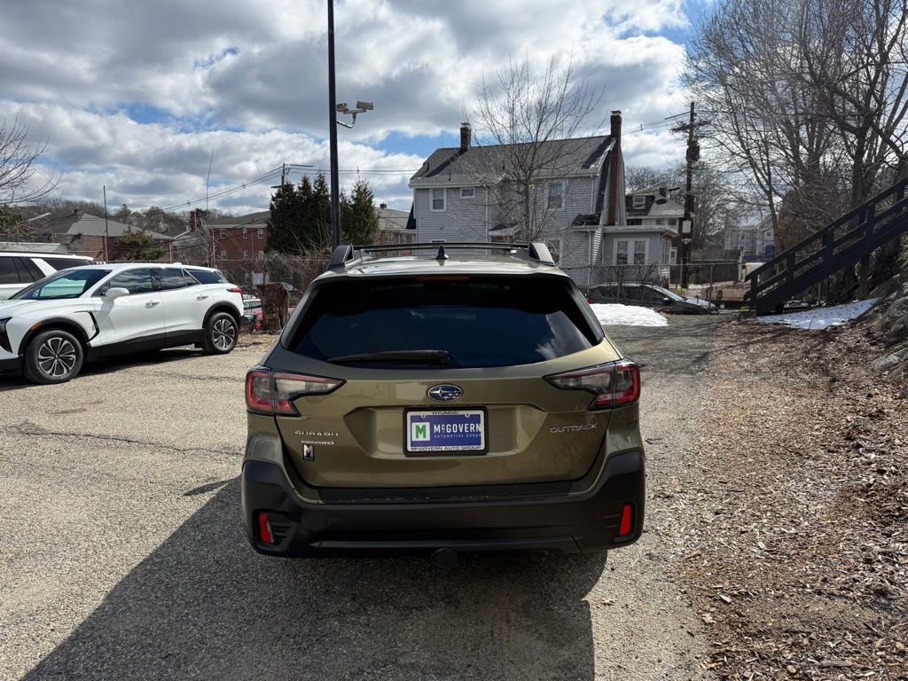 Used 2022 Subaru Outback Premium image 4