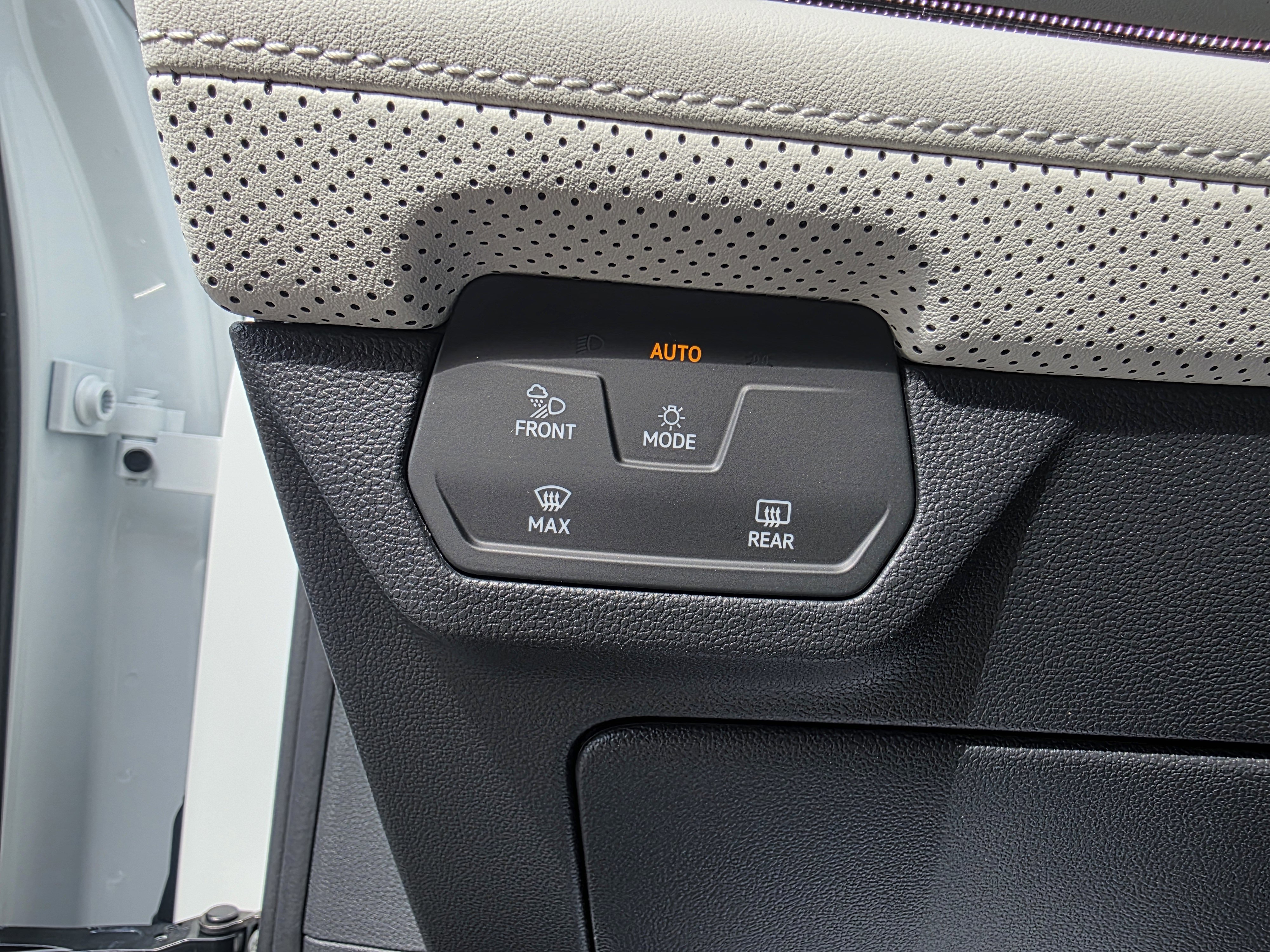 New 2026 Volkswagen Atlas Cross Sport SEL Premium R-Line image 24