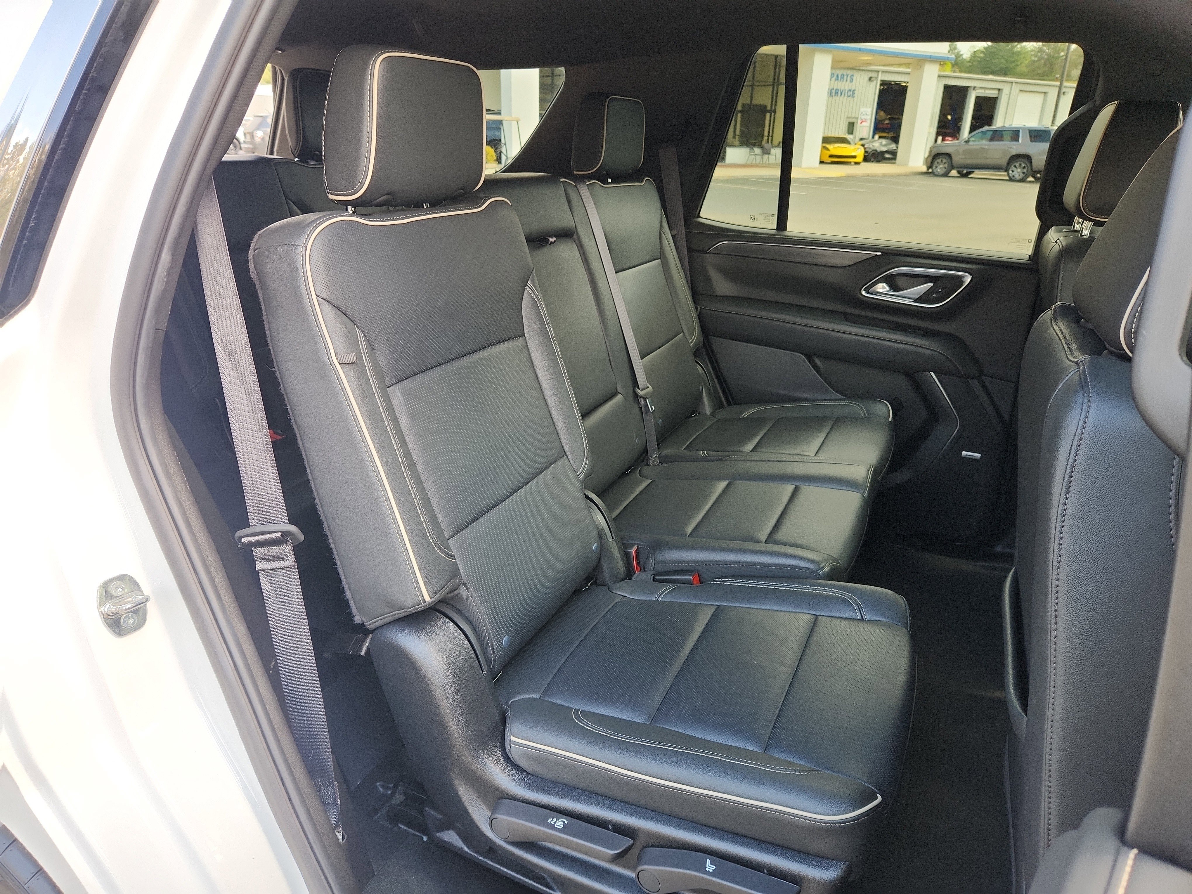 Used 2024 GMC Yukon SLT image 34