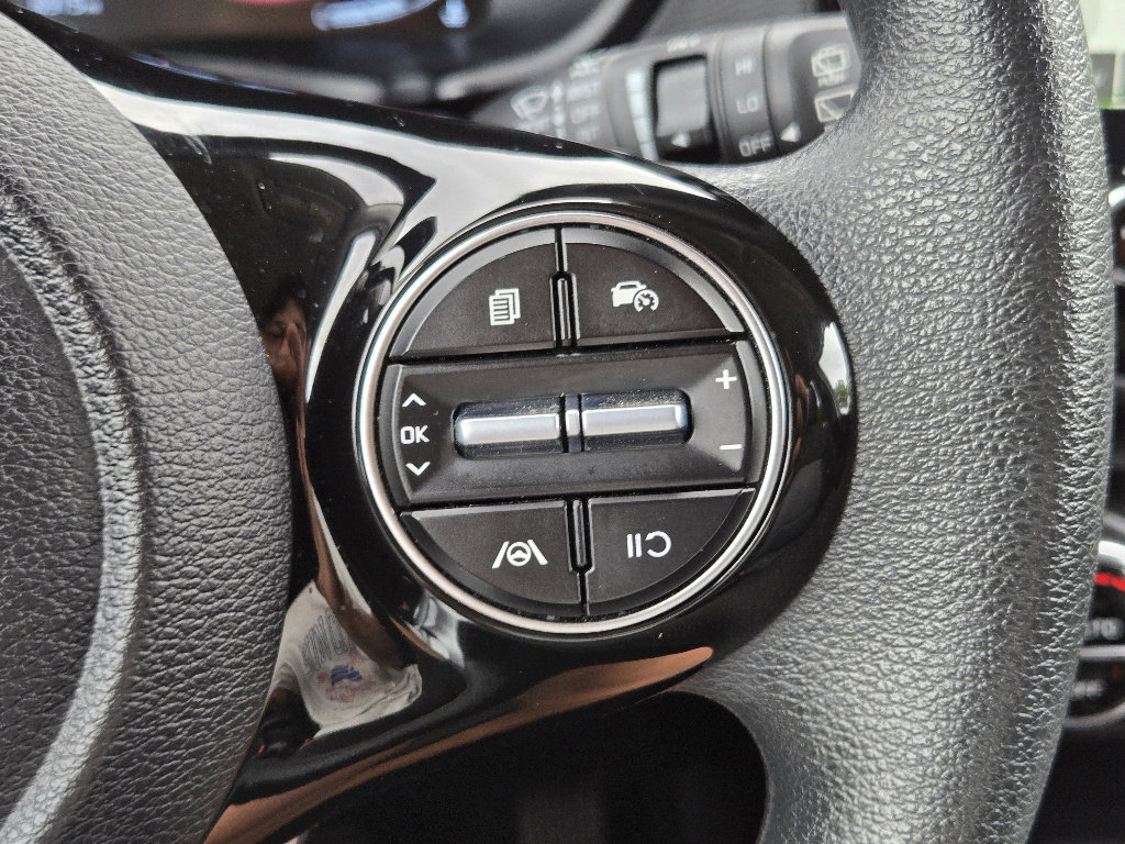 Certified 2025 Kia Soul S image 27