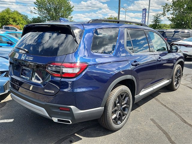 New 2025 Honda Pilot Touring image 6