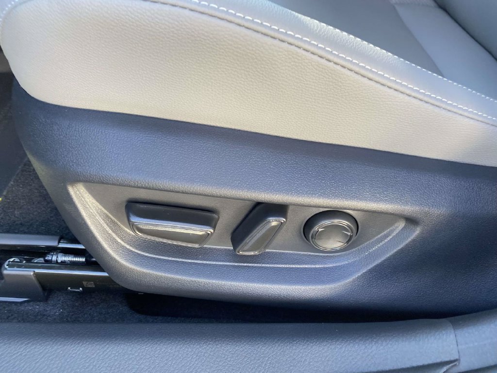 New 2026 Toyota Camry Hybrid FWD image 15