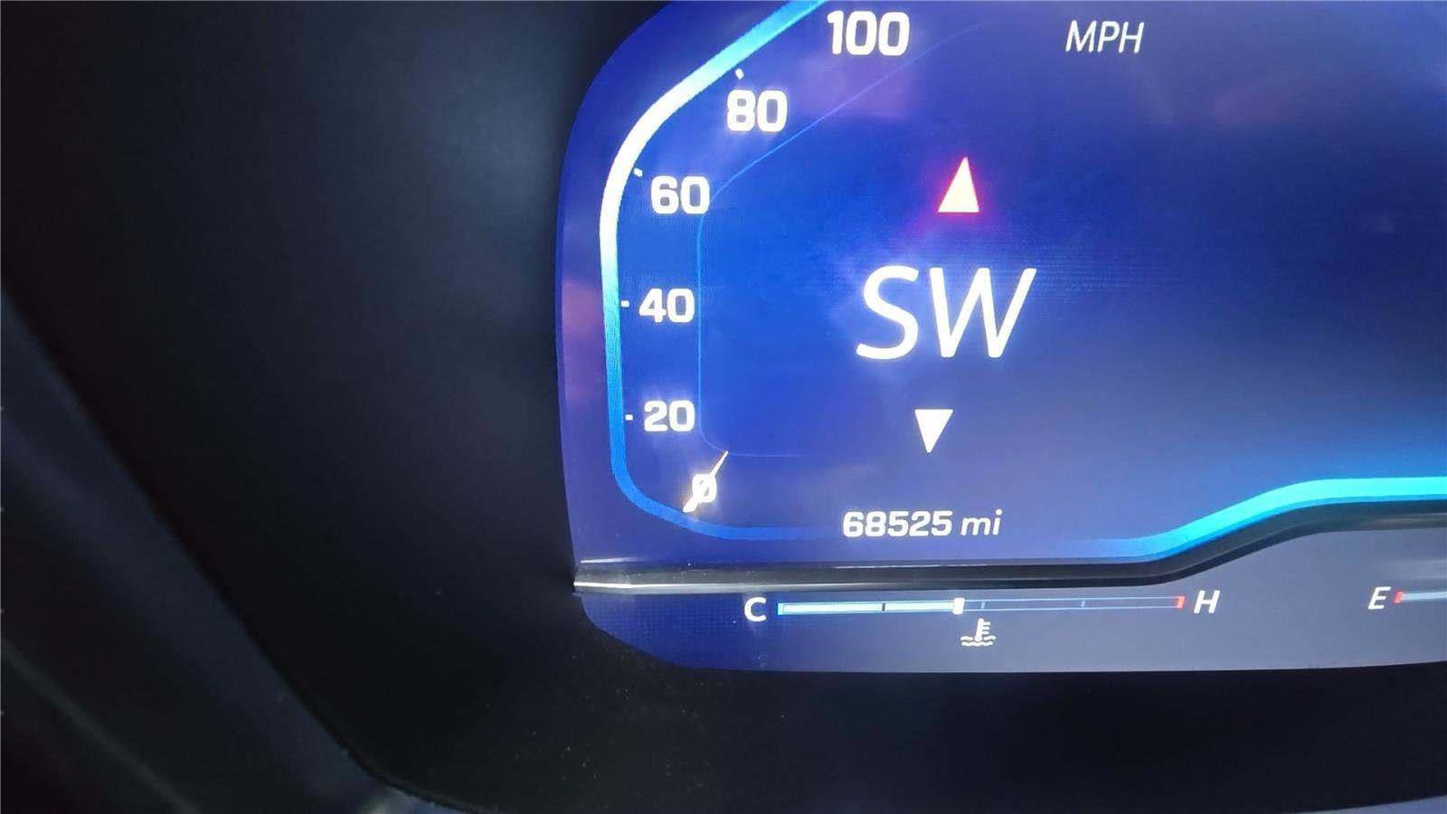 Used 2023 Chevrolet Suburban Premier image 8