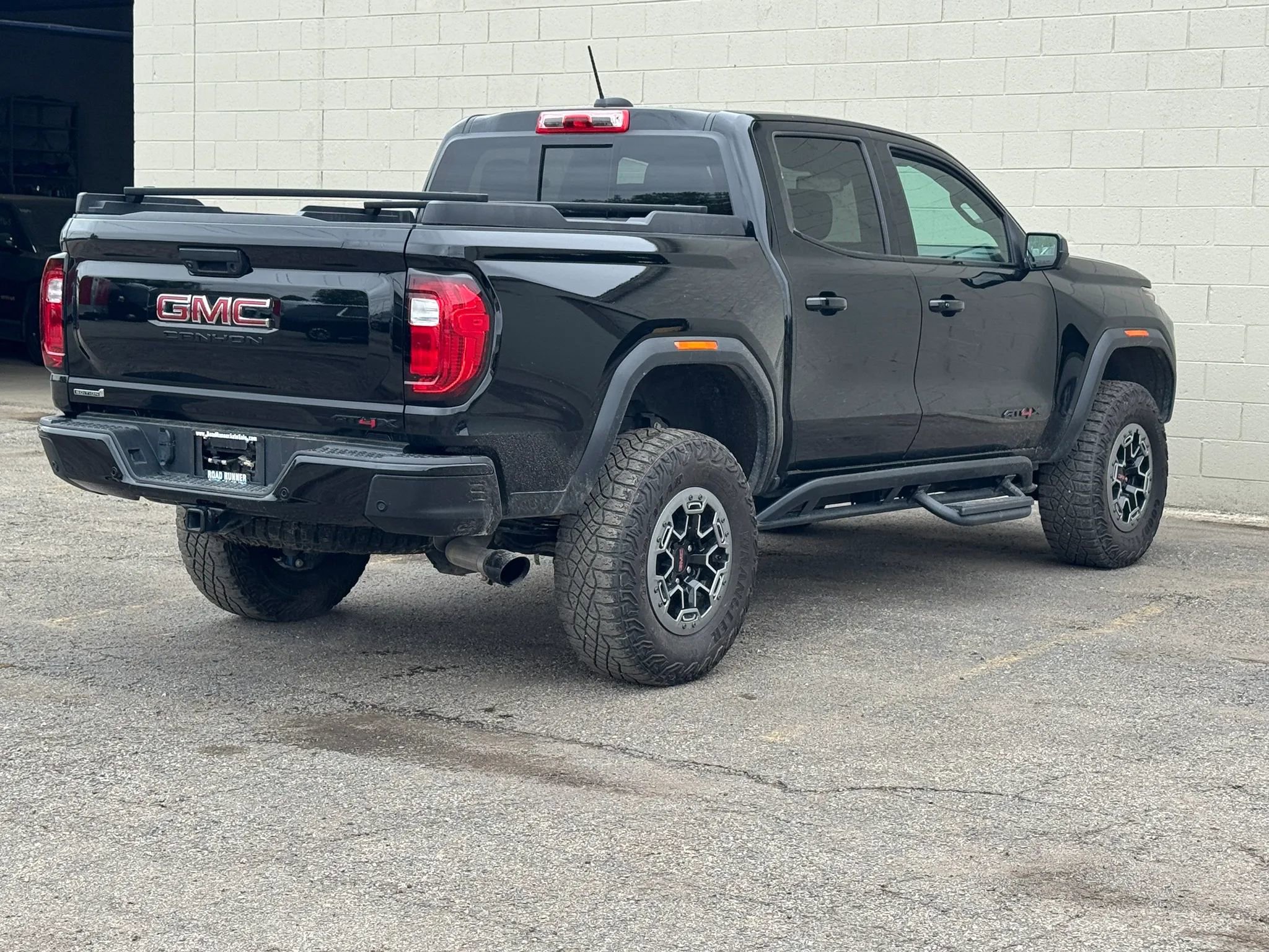 Used 2023 GMC Canyon AT4X w/ Edition 1 AWD/4WD image 6