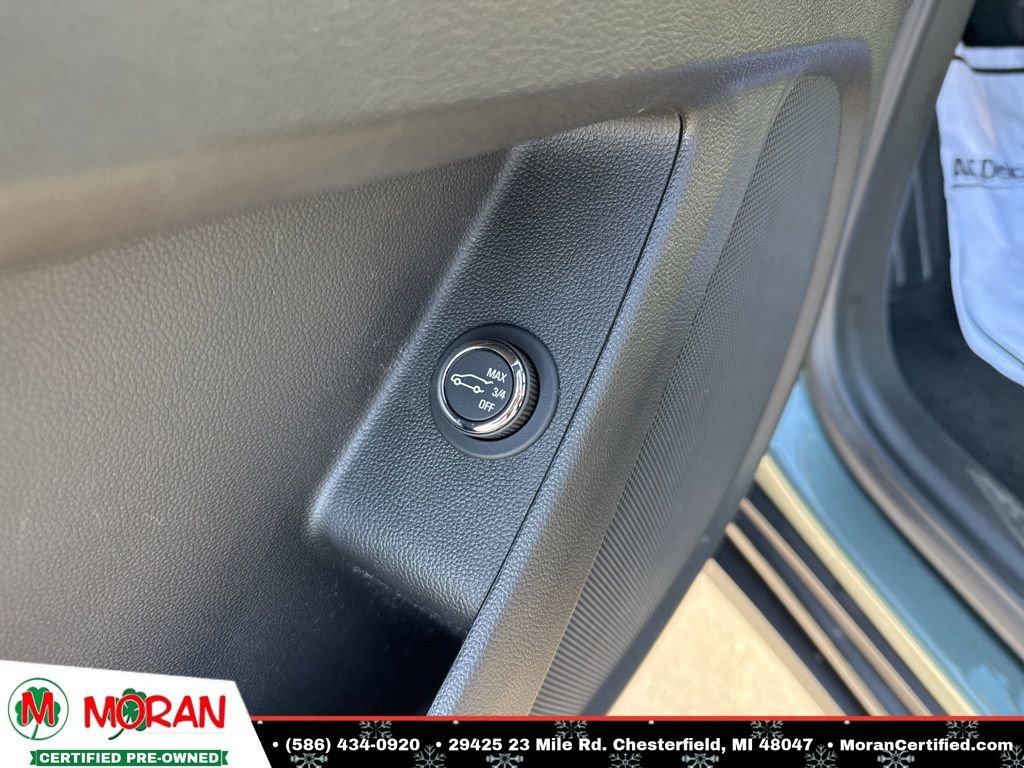 Used 2023 Chevrolet Traverse LT image 11