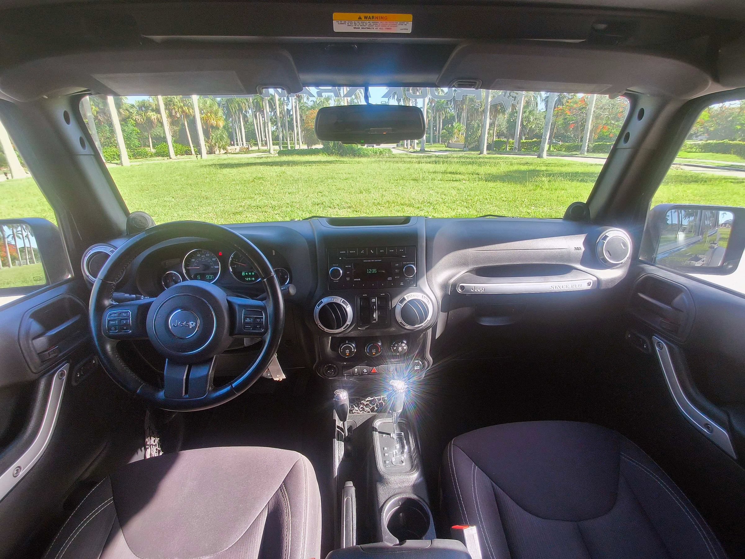 Used 2014 Jeep Wrangler Unlimited Rubicon w/ Connectivity Group AWD/4WD image 6