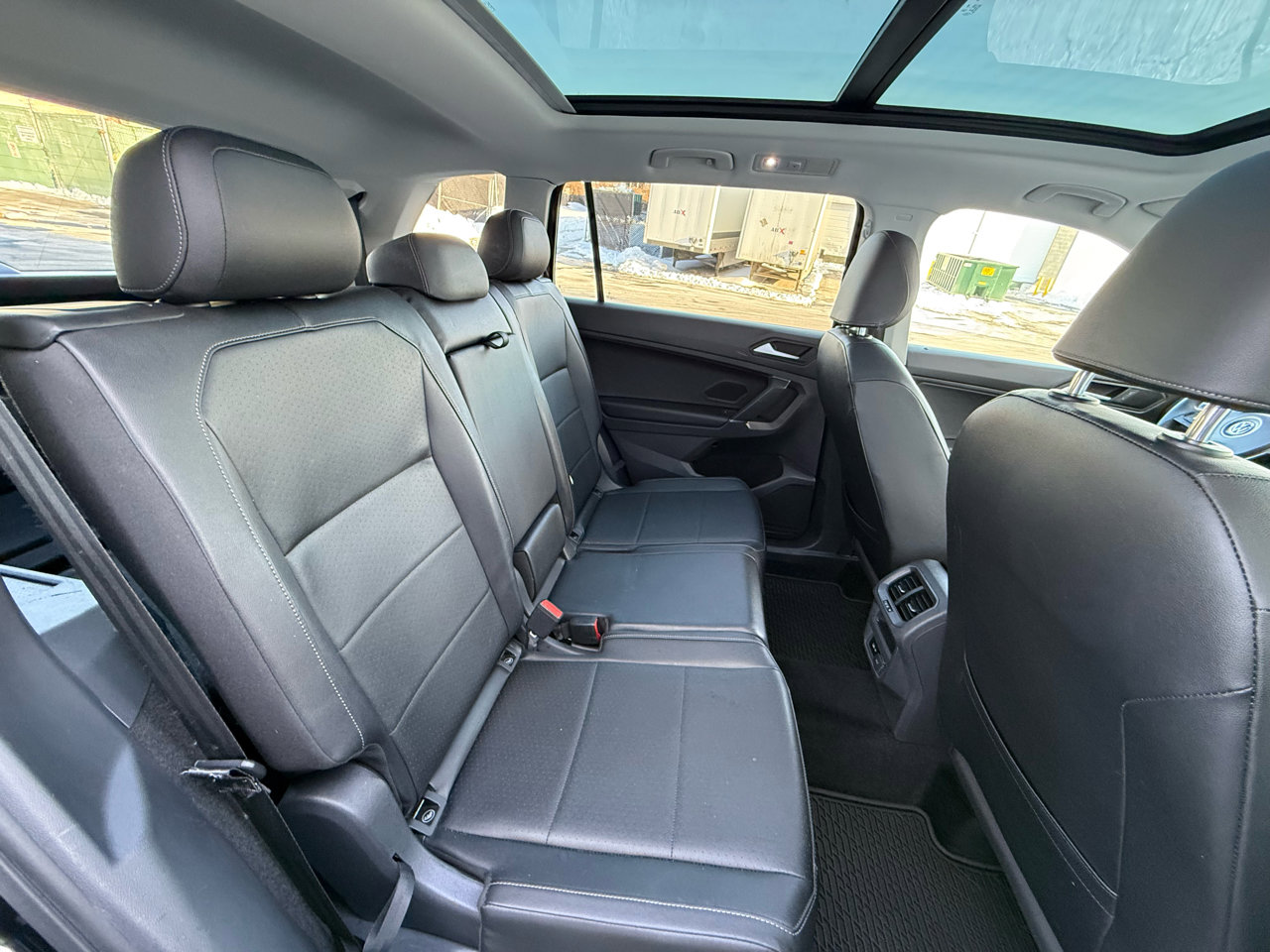Used 2020 Volkswagen Tiguan SE w/ Panoramic Sunroof Package image 26