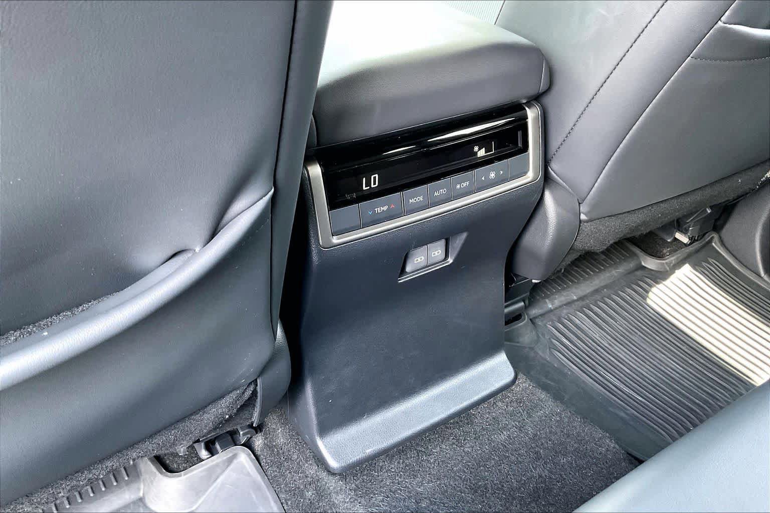Used 2025 Lexus GX 550 w/ Cold Area Package AWD/4WD image 34