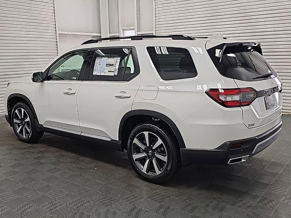 New 2025 Honda Pilot Touring image 5