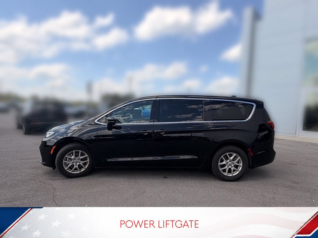Used 2025 Chrysler Pacifica Select FWD image 7