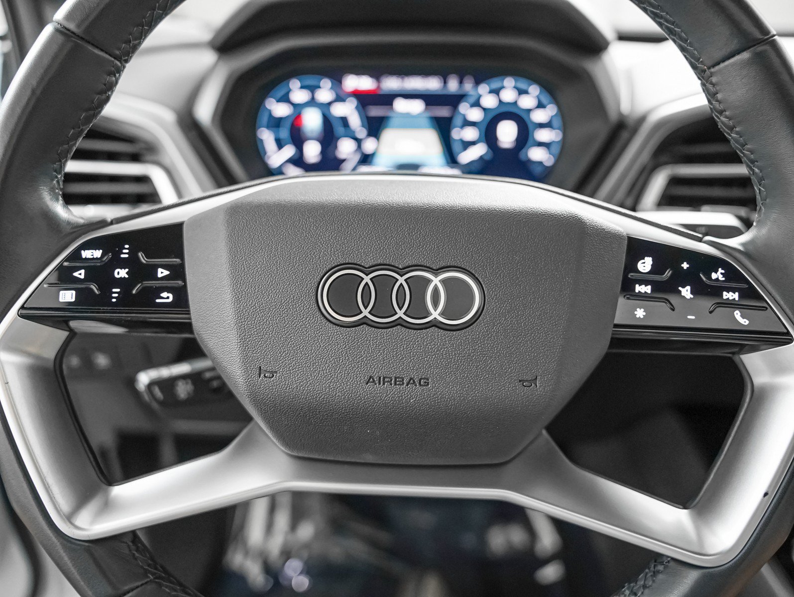 Used 2023 Audi Q4 e-tron Prestige AWD/4WD image 14