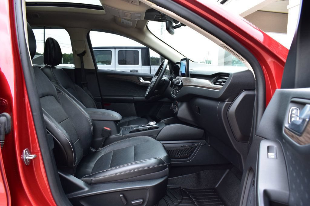Used 2020 Ford Escape Titanium AWD/4WD image 14