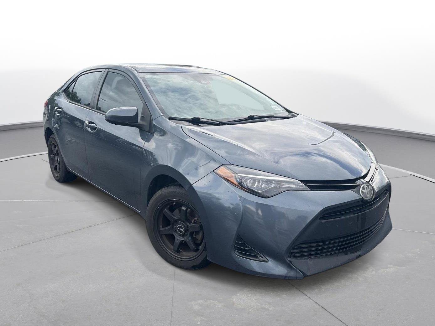 Used 2017 Toyota Corolla LE FWD image 4