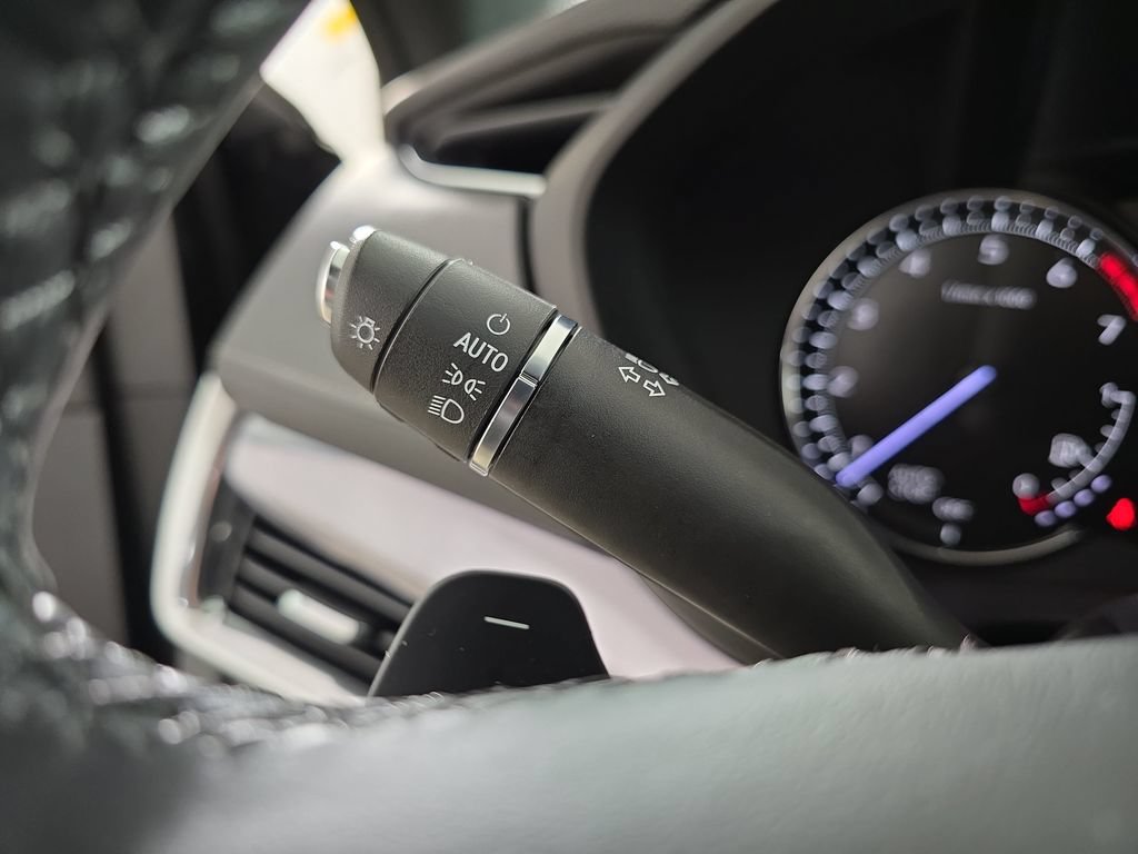Used 2022 Cadillac XT4 Luxury w/ Cold Weather Package AWD/4WD image 28