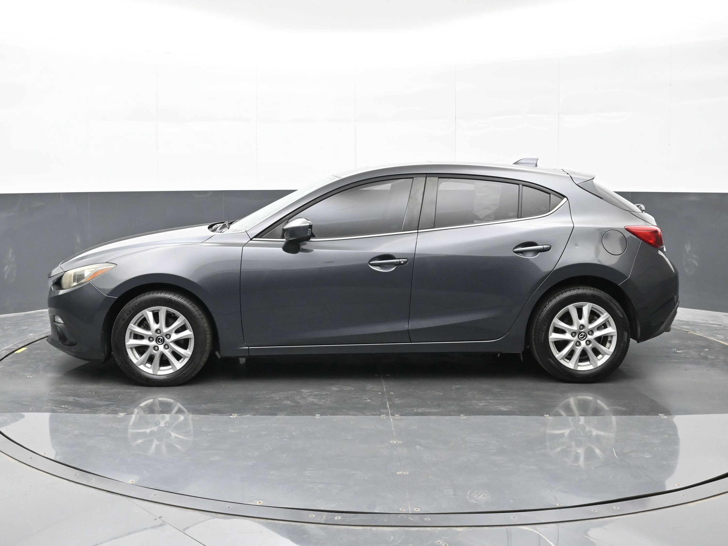 Used 2015 MAZDA MAZDA3 i Touring w/ Technology Package FWD image 9