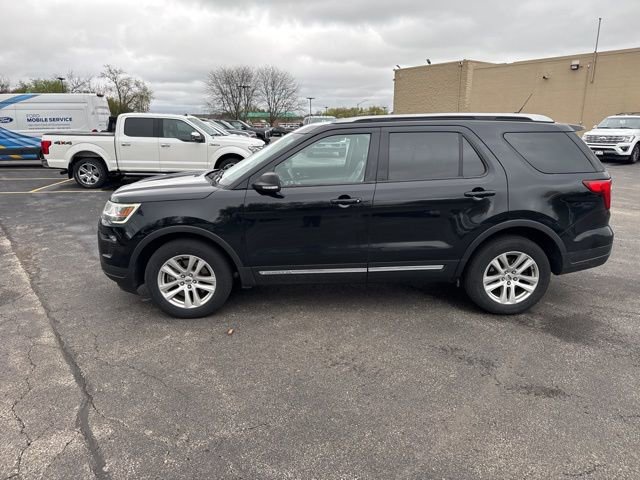 Used 2019 Ford Explorer XLT w/ Equipment Group 202A AWD/4WD image 3