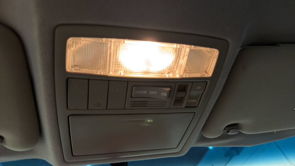 Used 2010 Toyota Camry Hybrid FWD image 19