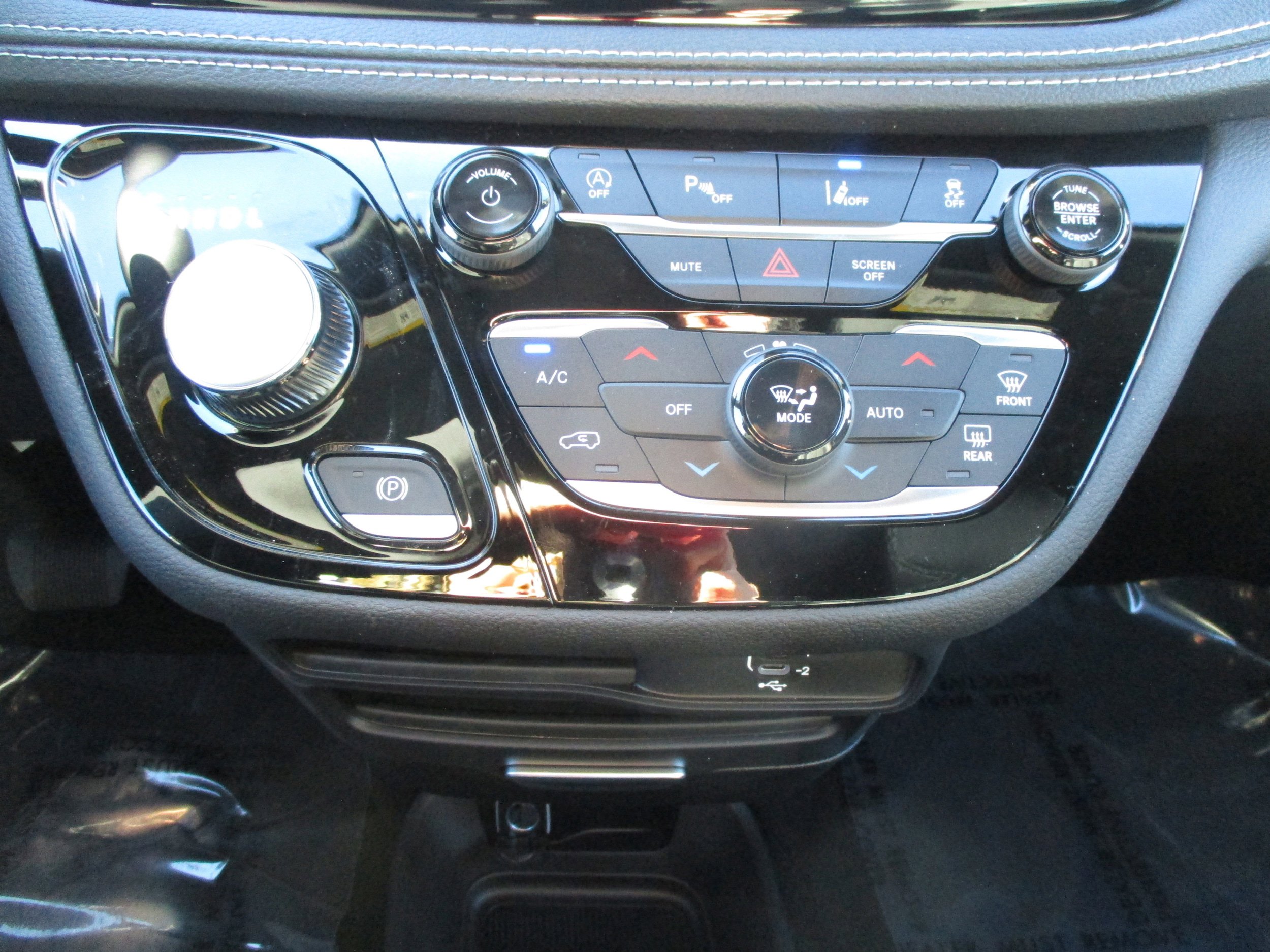New 2026 Chrysler Pacifica Select w/ S Appearance Package image 26