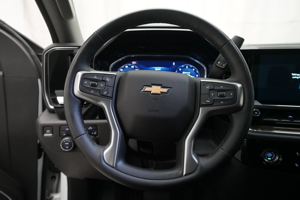Used 2024 Chevrolet Silverado 1500 LT AWD/4WD image 4