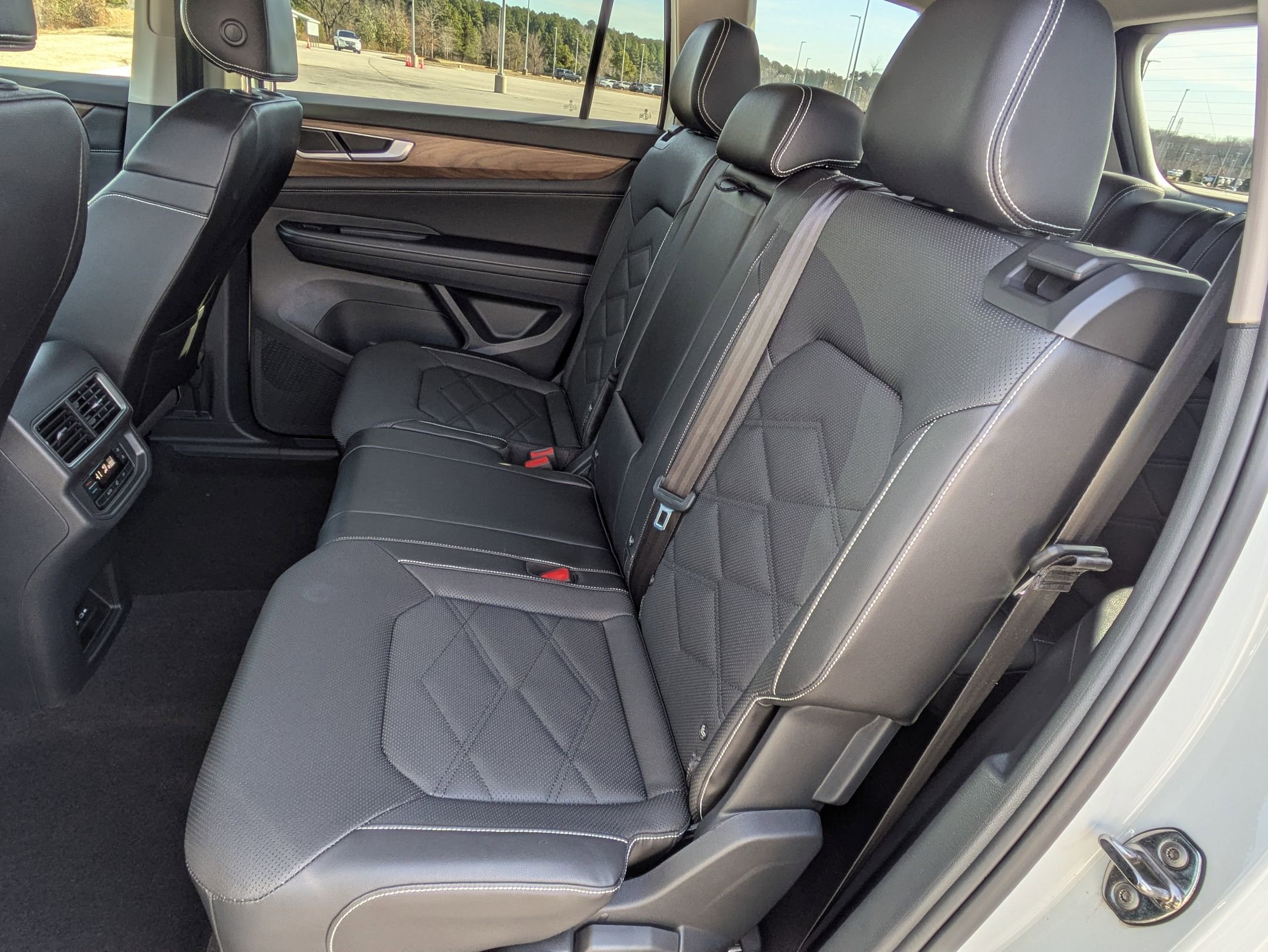 Used 2024 Volkswagen Atlas SE image 23