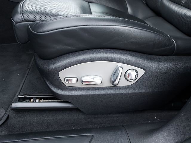 Used 2023 Porsche Macan Turbo image 16