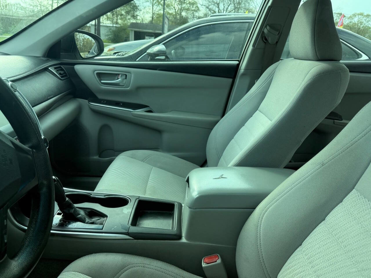 Used 2017 Toyota Camry LE image 5